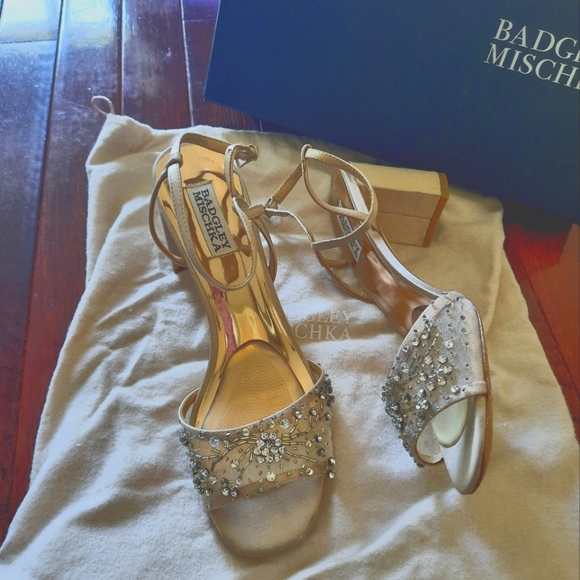 Badgley Mischka Block Heel Shoes - Picture 1 of 4